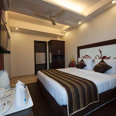 Pitrashish Grand And Premium Hotel Делхи Екстериор снимка