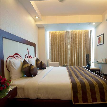 Pitrashish Grand And Premium Hotel Делхи Екстериор снимка