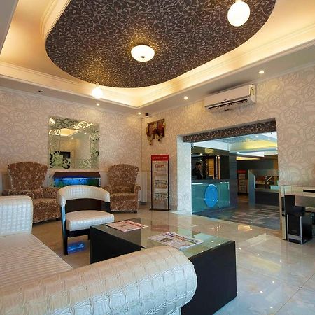 Pitrashish Grand And Premium Hotel Делхи Екстериор снимка