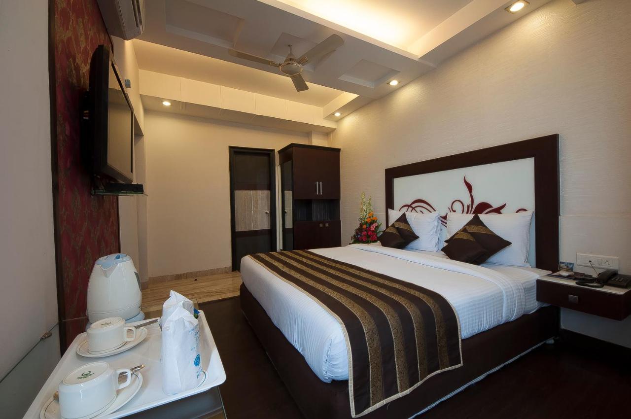Pitrashish Grand And Premium Hotel Делхи Екстериор снимка