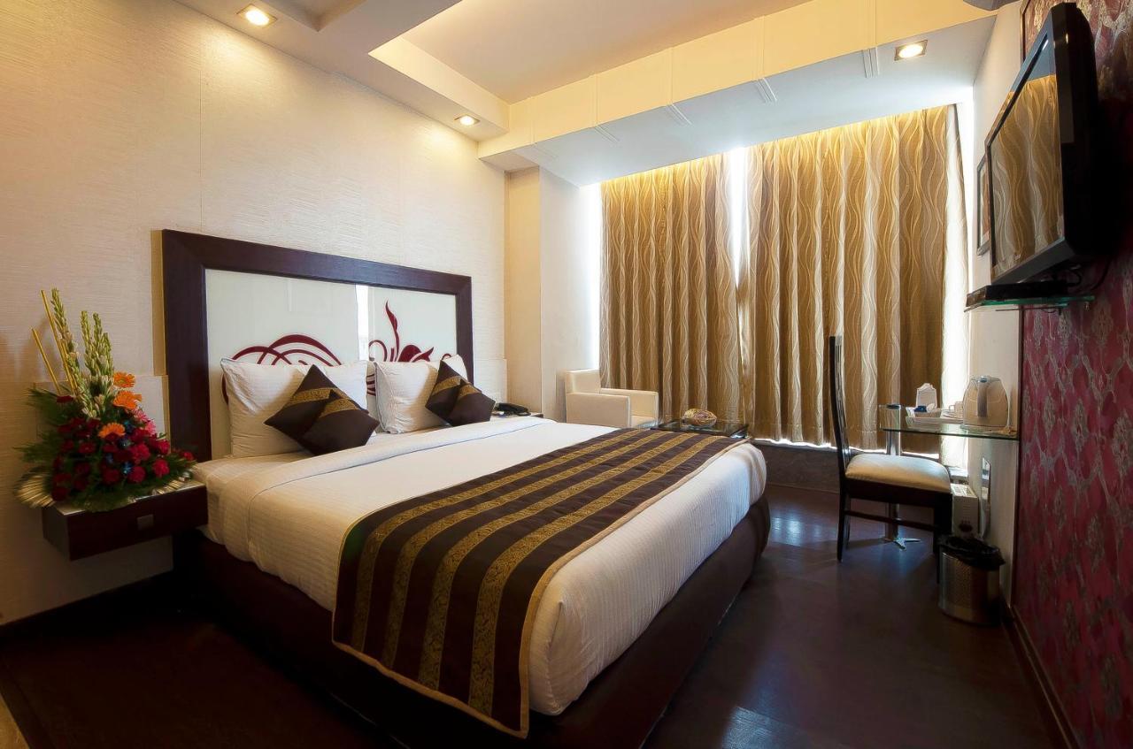 Pitrashish Grand And Premium Hotel Делхи Екстериор снимка