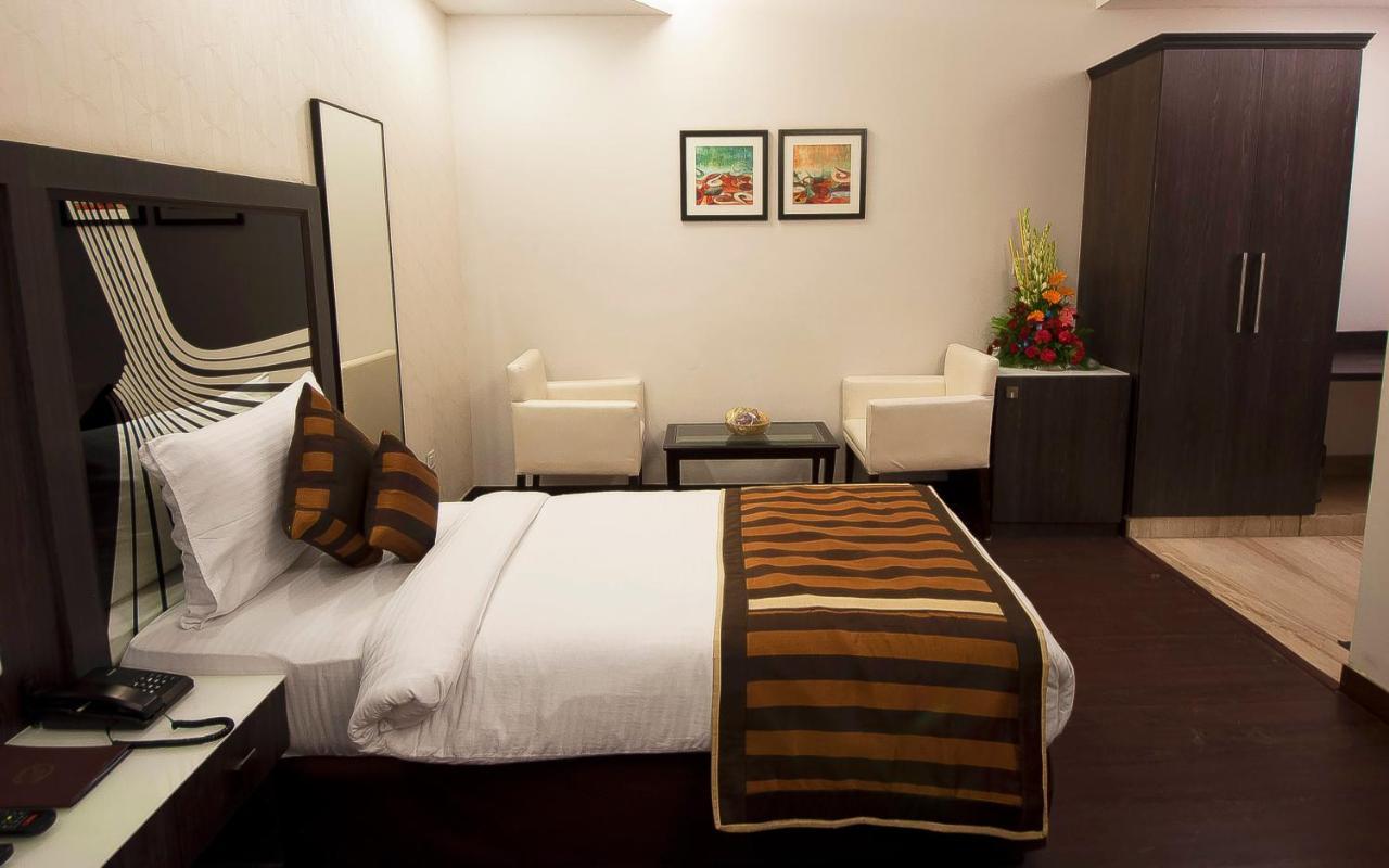 Pitrashish Grand And Premium Hotel Делхи Екстериор снимка
