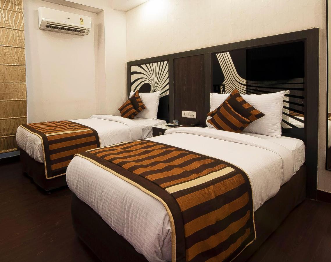 Pitrashish Grand And Premium Hotel Делхи Екстериор снимка