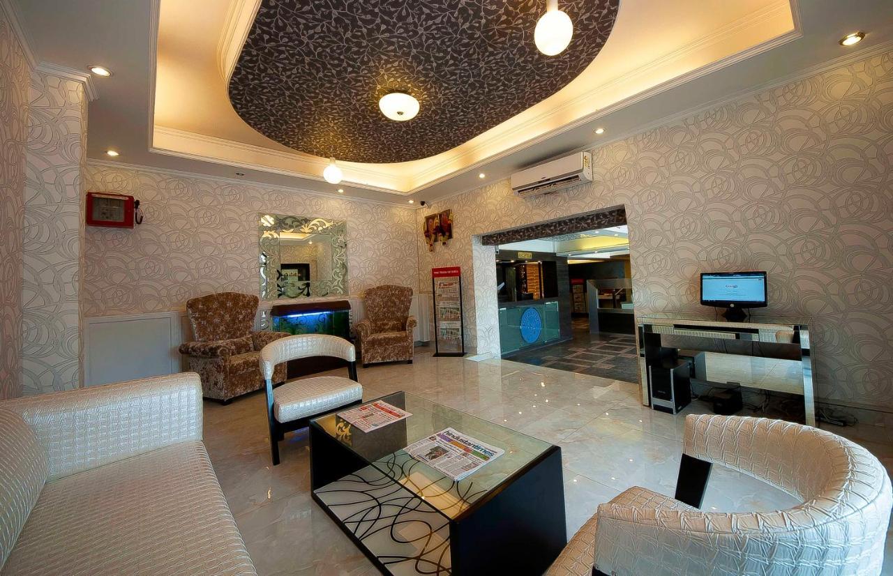 Pitrashish Grand And Premium Hotel Делхи Екстериор снимка