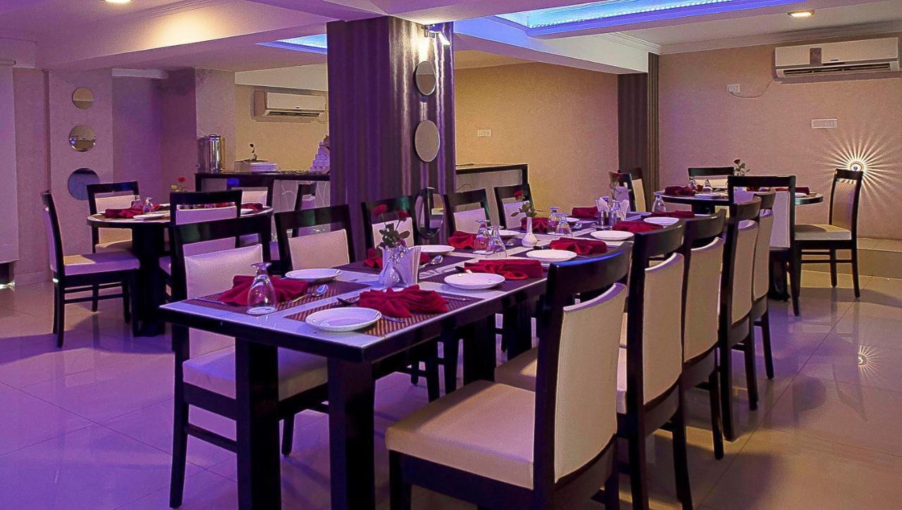 Pitrashish Grand And Premium Hotel Делхи Екстериор снимка